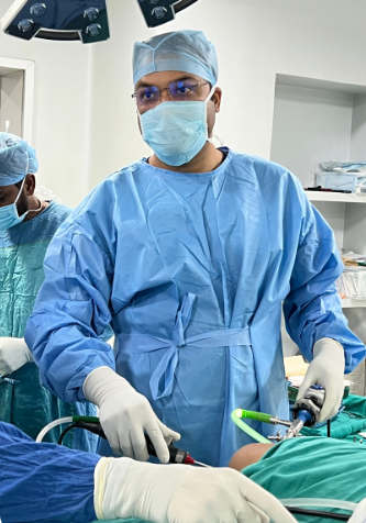 Dr. Abhishek Saxena consulting a patient